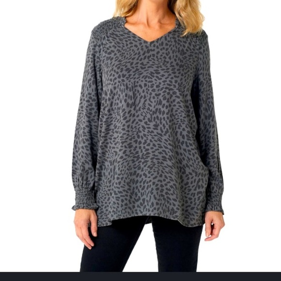 Side Stitch Smocked Yoke Printed Tunic - Picture 2 of 6